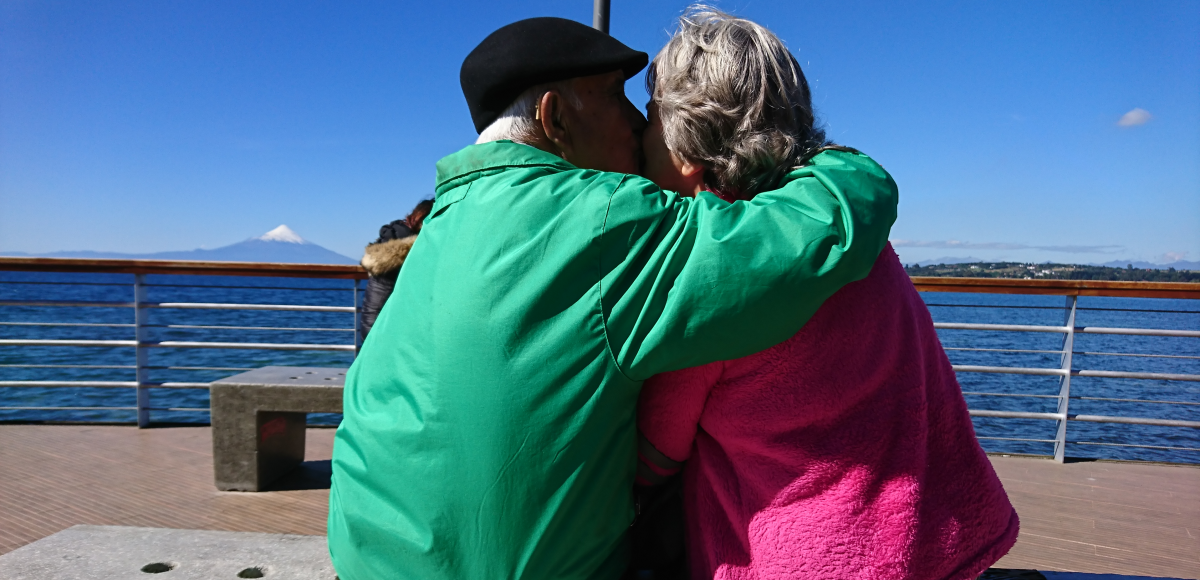 Cuatro de cada cinco chilenos con pareja se sienten amados