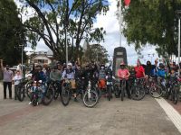 Ciclistas se movilizan por bikepark de cerro Philippi