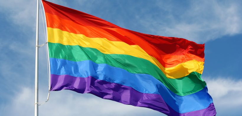 77 instituciones del país se suman campaña arcoíris: desplegarán bandera LGBTIQA+