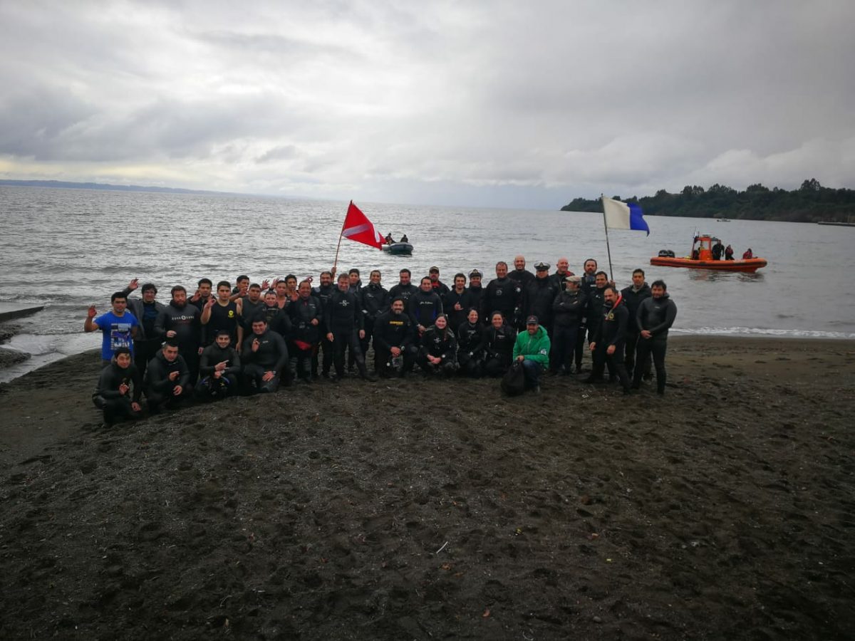Diario Puerto Varas Club Cangrejos. 33 buzos voluntarios extraen 1.5 toneladas de basura del lago Llanquihue