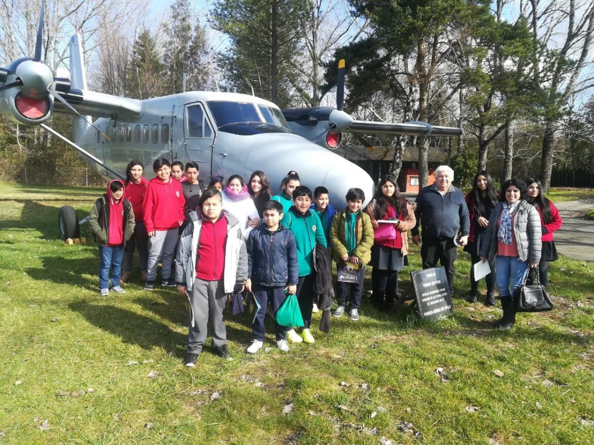 Diario Puerto Varas Estudiantes de Puqueldón conocen aeropuerto El Tepual