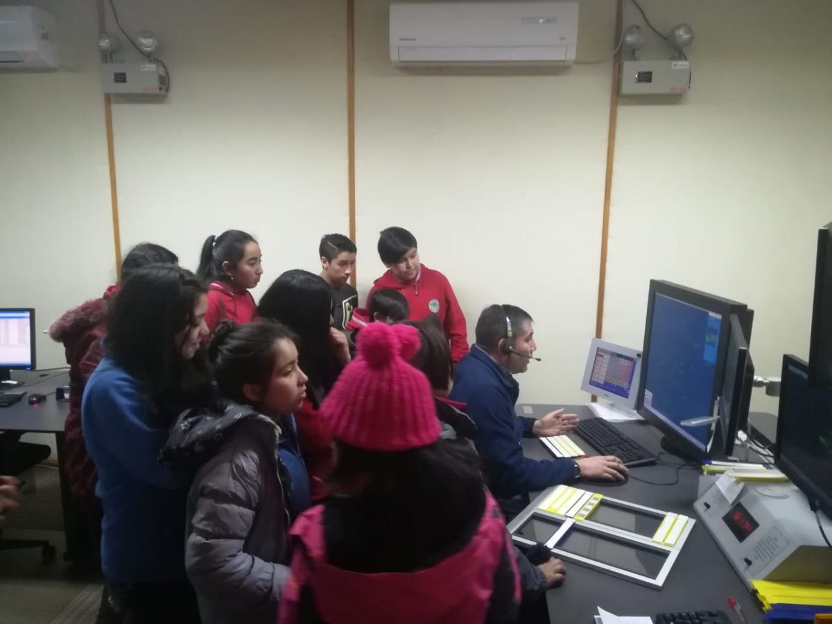 Diario Puerto Varas Estudiantes de Puqueldón conocen aeropuerto El Tepual