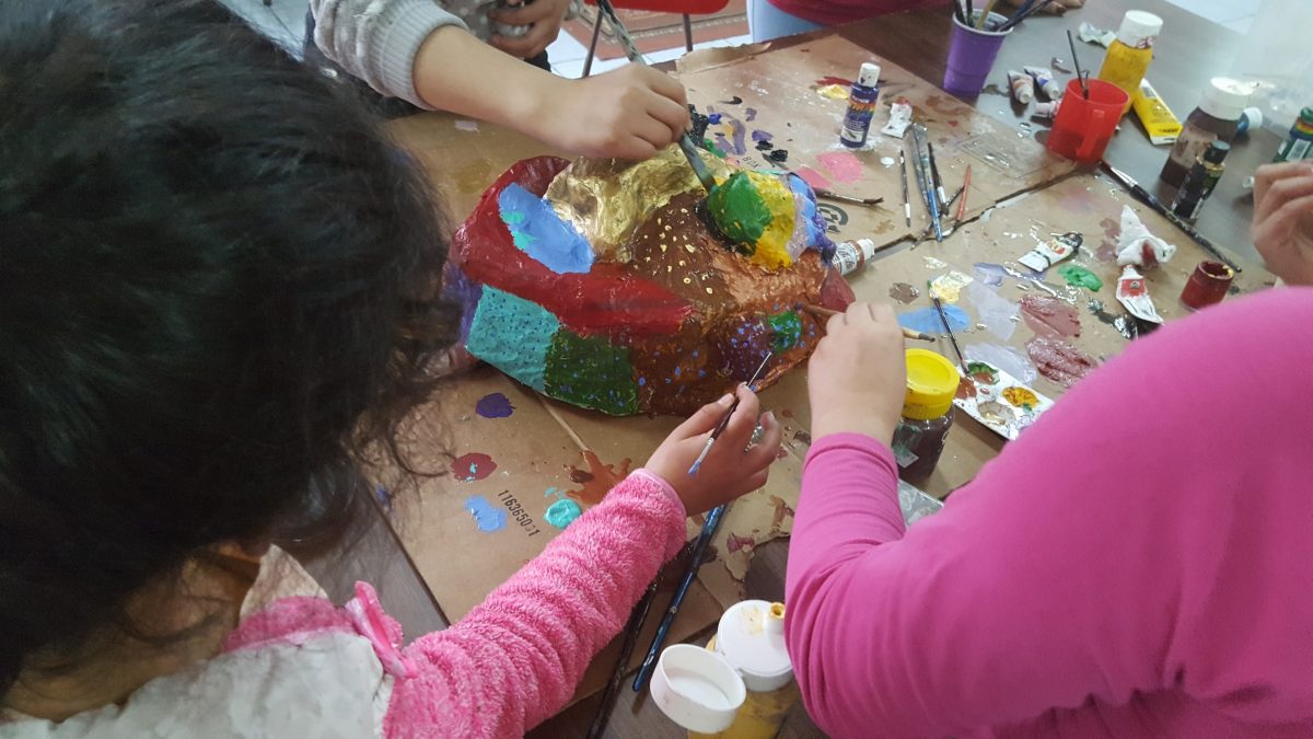 Carnaval del sur: Residencias de niños reciben talleres de máscaras - Diario Puerto Varas