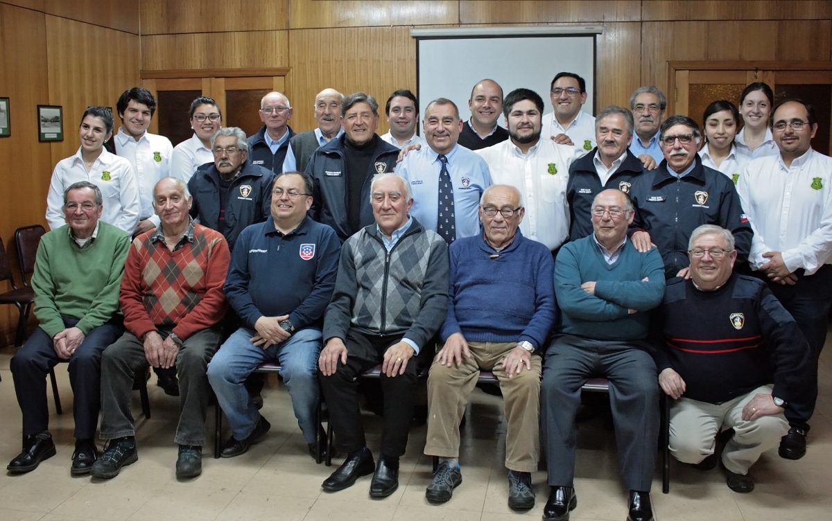 Bomberos Insignes de Puerto Montt se reúnen con coordinador Senama - Diario Puerto Varas