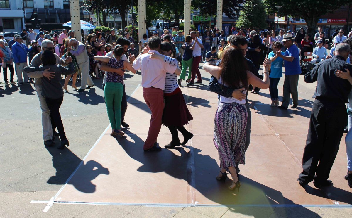 Milonga Callejera en Plaza de Armas Puerto Montt - Diario Puerto Varas
