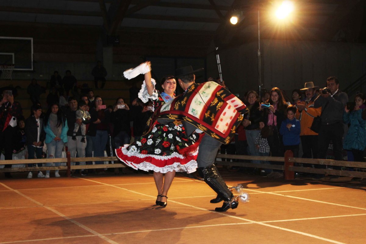 Pareja cuequera de Ancud representará a la región de Los Lagos en Nacional de Arica - Diario Puerto Varas