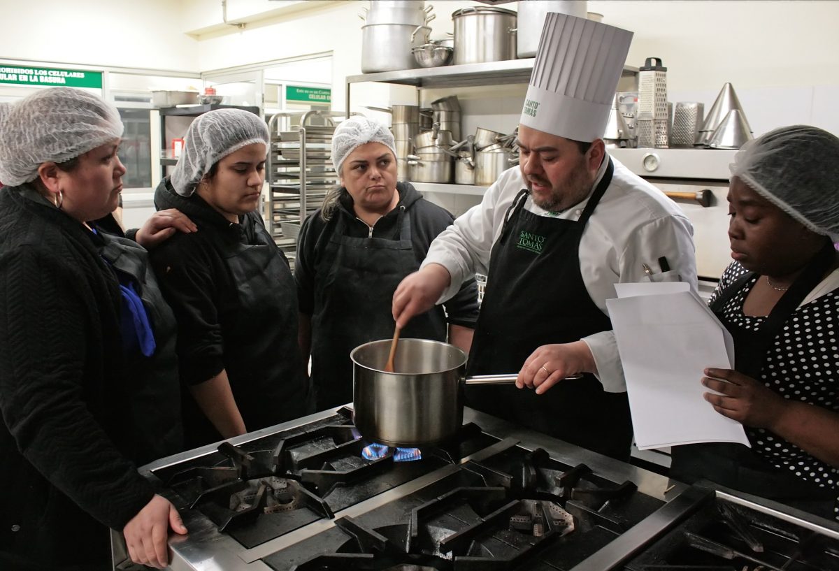 Curso de cocina criolla para mujeres migrantes - Diario Puerto Varas