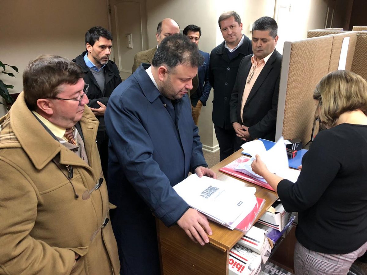 Cinco concejales acusan a alcalde de Puerto Varas por notable abandono de deberes - Diario Puerto Varas