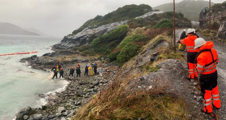 Derrame en Magallanes - Fotografía de El Regionalista - Diario Puerto Varas