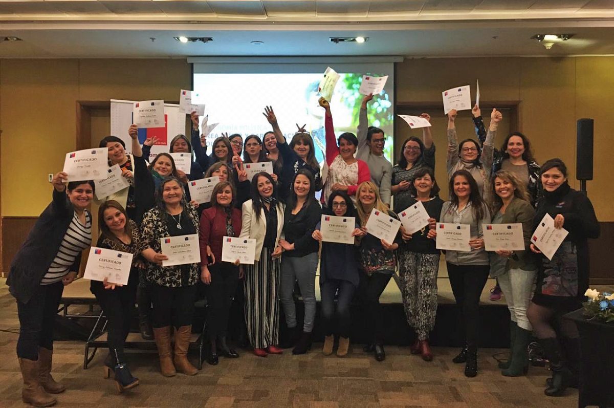 Mujeres de Los Lagos se prepararon para competir en política - Diario Puerto Varas