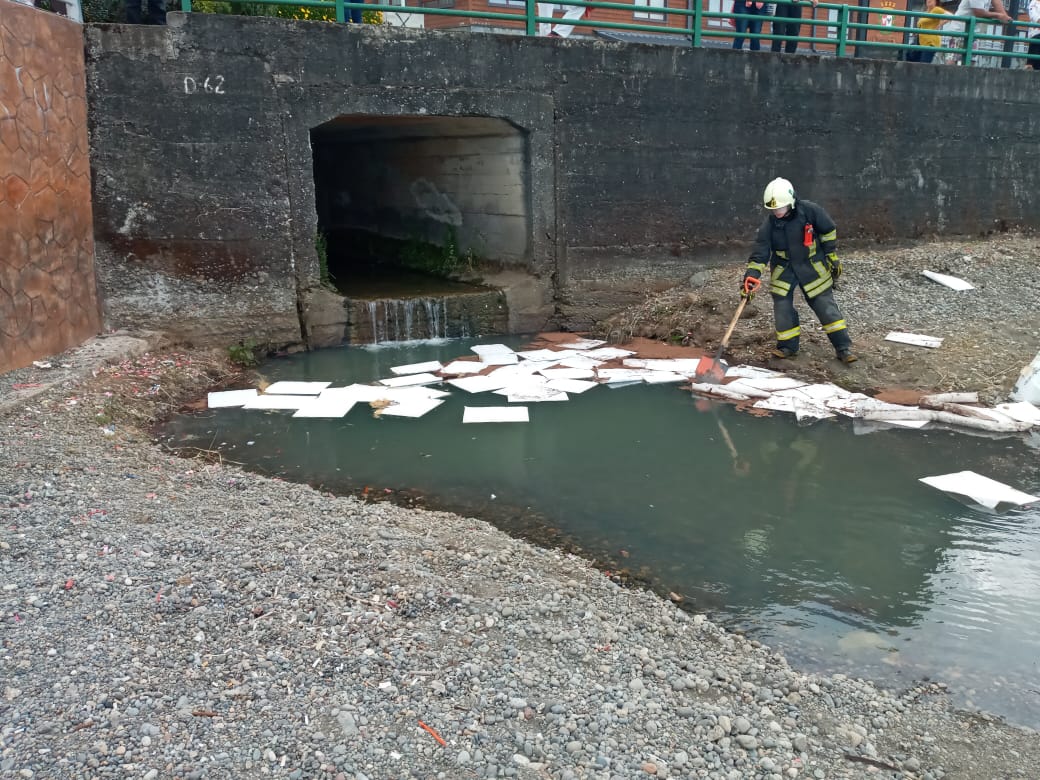 Derrame de hidrocarburos en Puerto Varas - Diario Puerto Varas