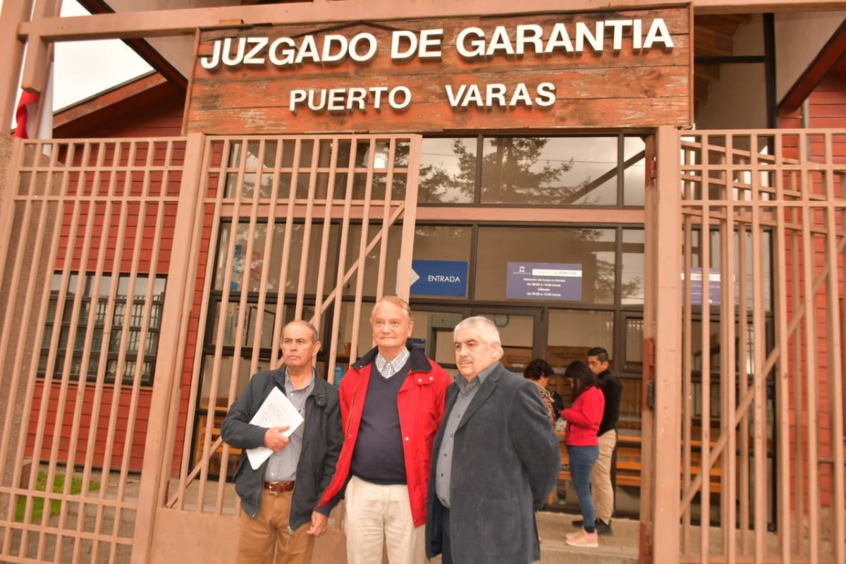 Carlos Vargas chofer y ex inspector de Rentas, Eduardo Hitschfeld médico cirujano y ex concejal y Juan Antonio Canales empresario turístico y contralor - Diario Puerto Varas