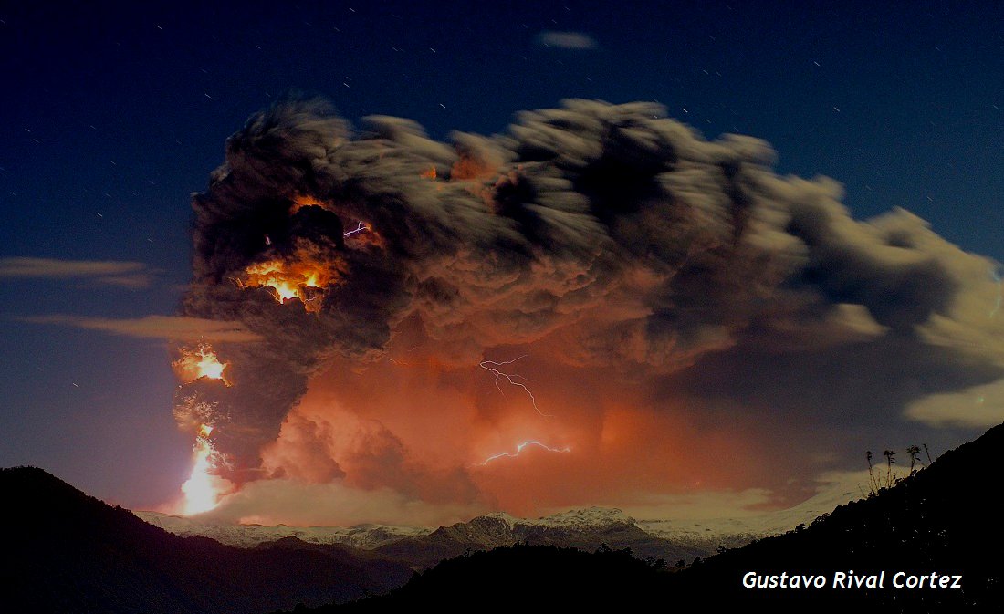 Foto erupción, tomada por Gustavo Rival - Diario Puerto Varas