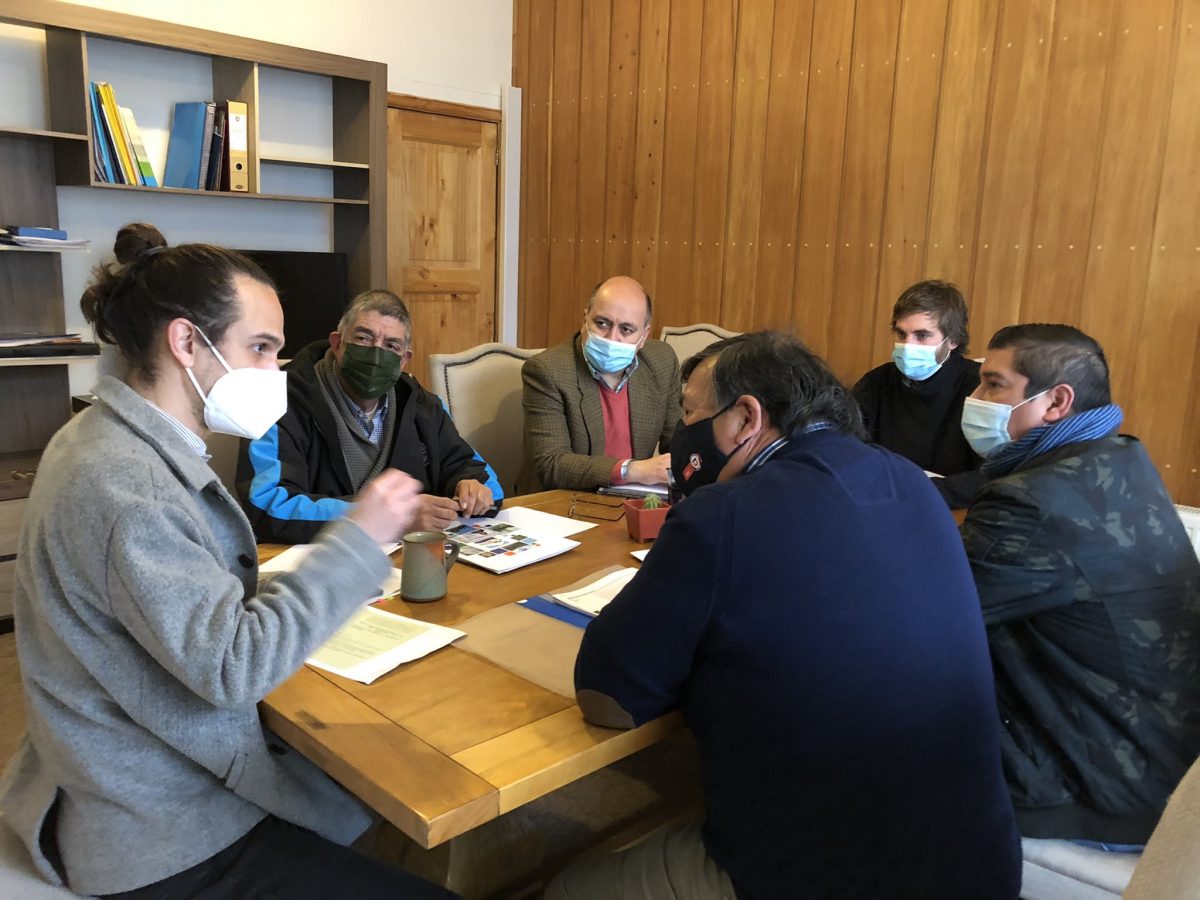 Reunión Tomás Gárate con dirigentes del futbol
