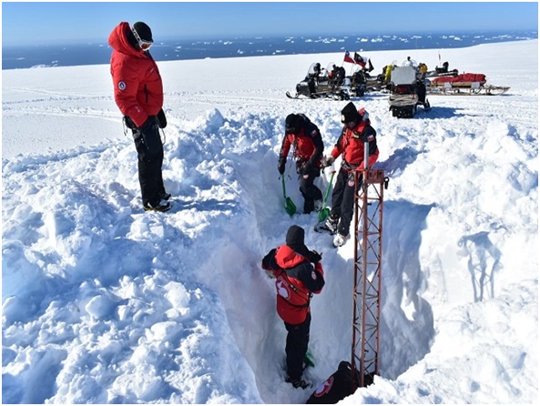 Base Antártica del Ejército habilita pista anevizaje tras fuertes nevadas