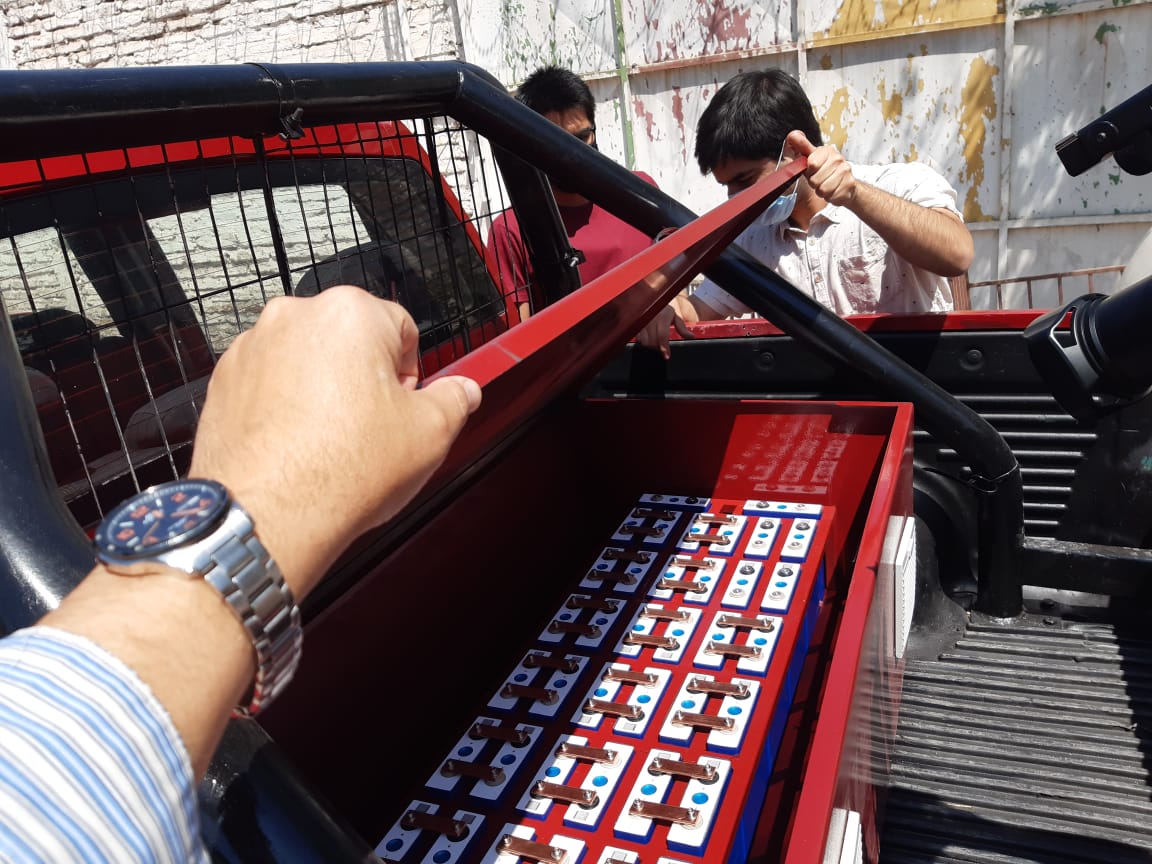 Federico Santa María presenta camioneta con pilas de hidrógeno