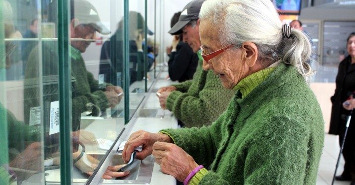imagen de www.senama.gob.cl - Cerca de 70 mil pensionados recibirán aguinaldo de navidad en la región