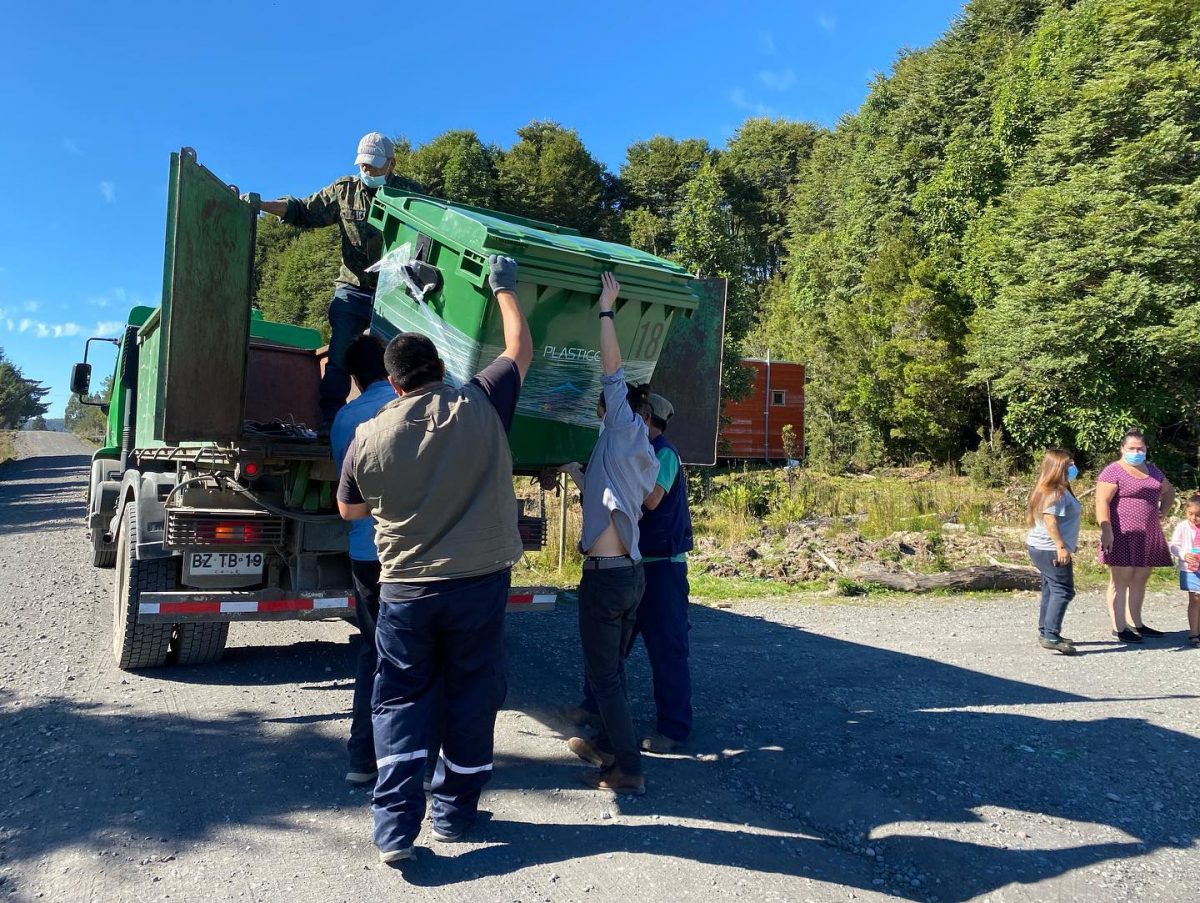 Municipio distribuyó contenedores de residuos en sectores rurales