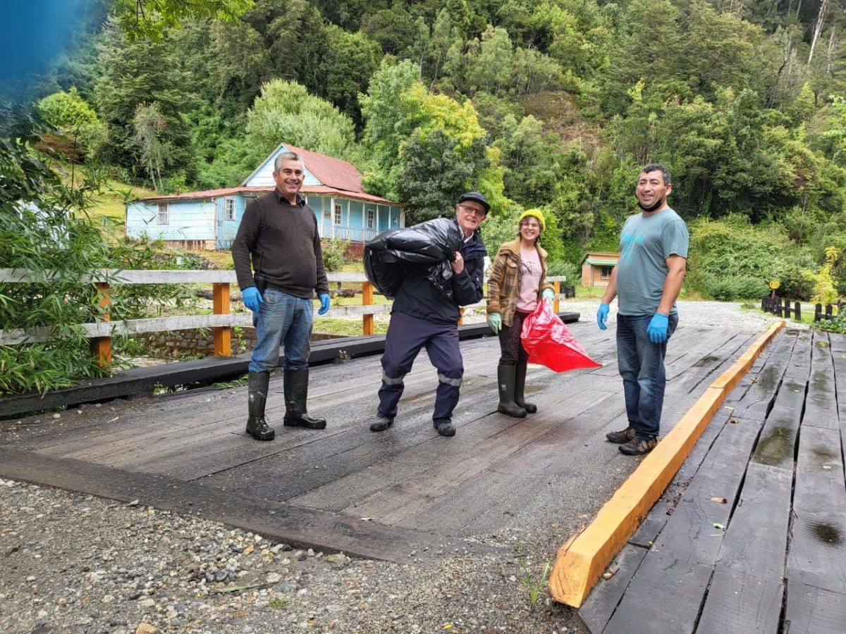 Más de 60 voluntarios realizan limpieza en cuenca del Lago Todos Los Santos