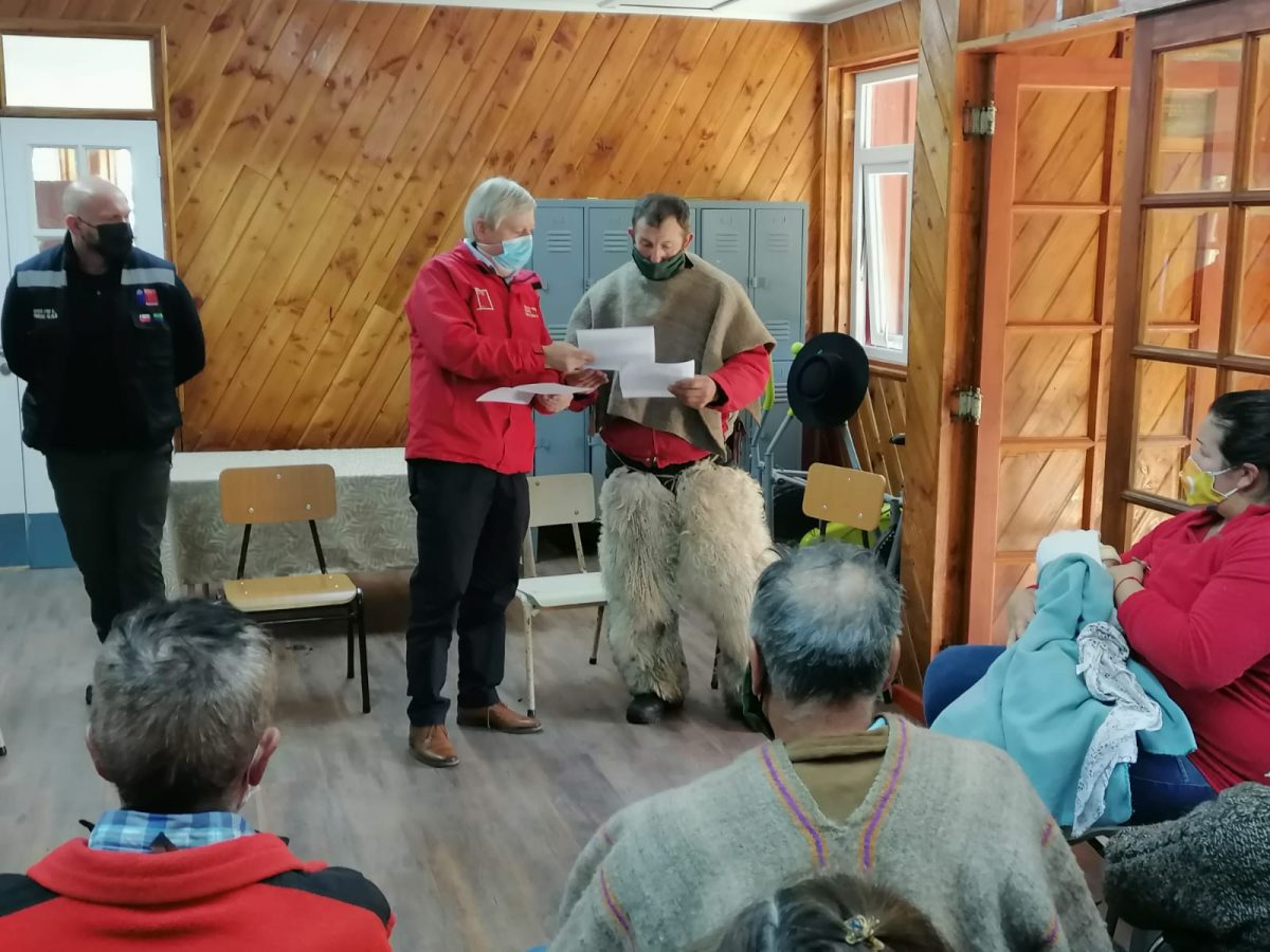 Autoridades visitan Paso El León para explicar construcción de pasarela