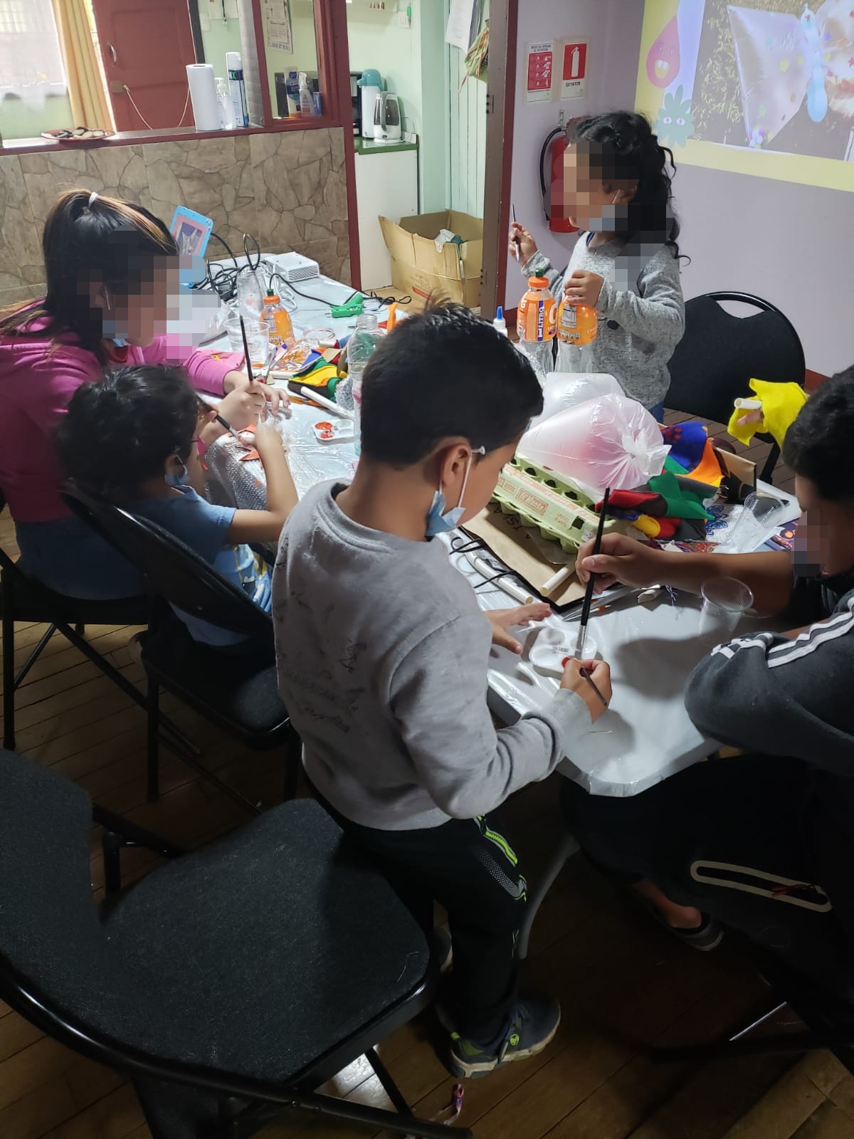 Niños de familias de acogida en Chiloé participan de talleres de verano