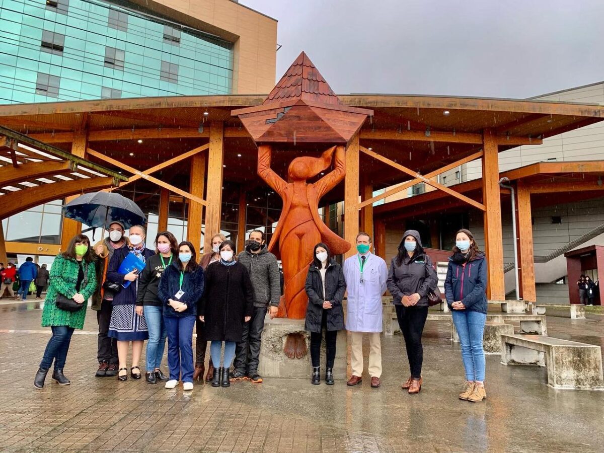 Inauguran escultura en memoria de víctimas de la pandemia en Hospital Puerto Montt