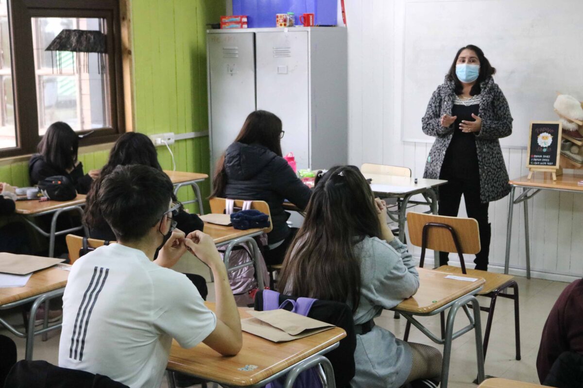 Escuela de Emprendimiento inicia con estudiantes de 3° y 4° Medios