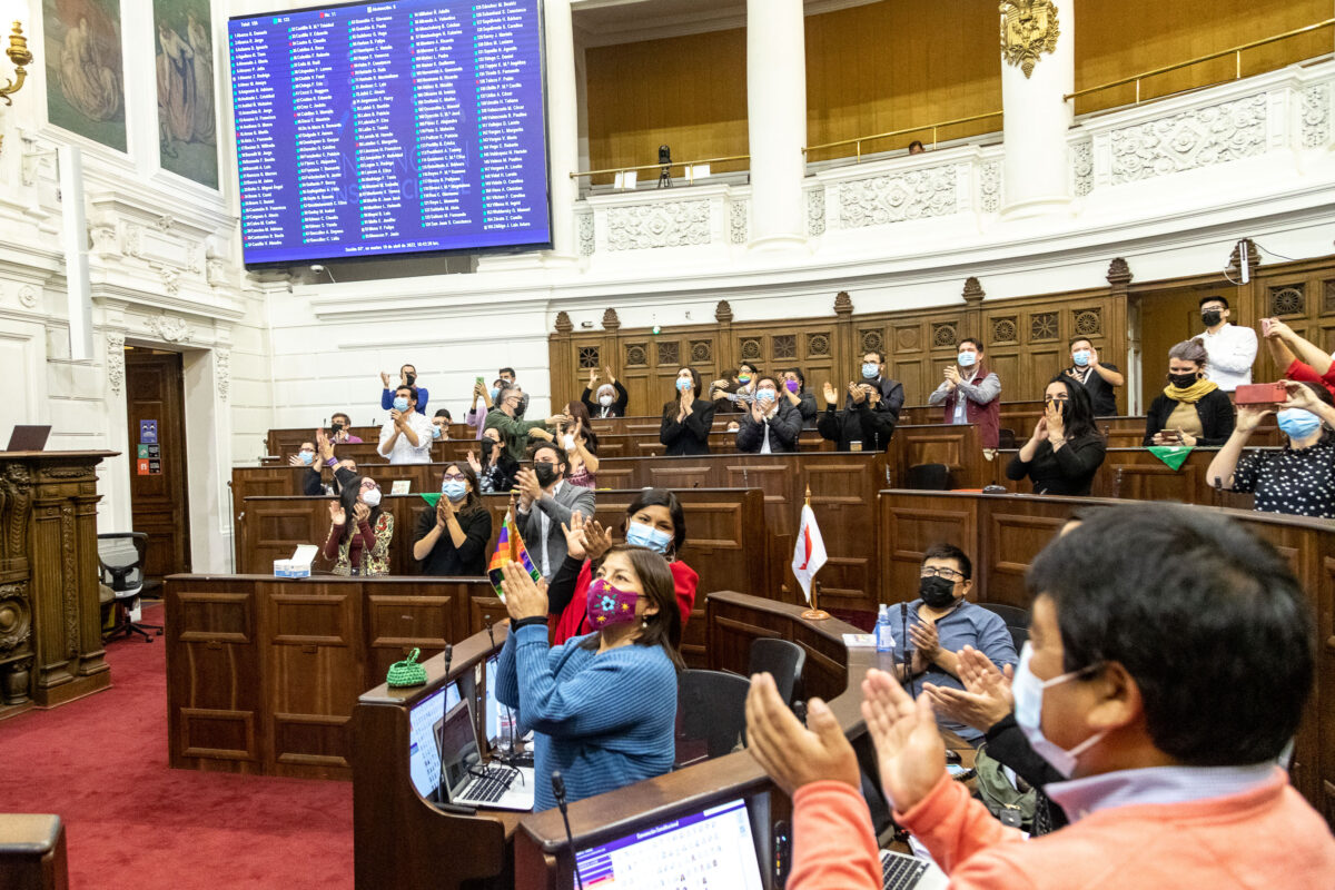 Derechos a vivienda, salud, seguridad social y trabajo pasan a texto Constitucional