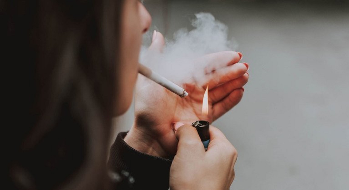 El fumar tabaco también daña nuestra piel