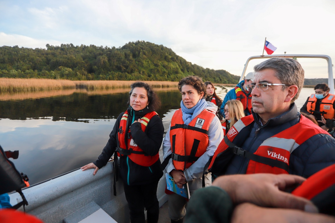 Ministra Medio Ambiente visita Santuario de la Naturaleza Humedales del Río Maullín