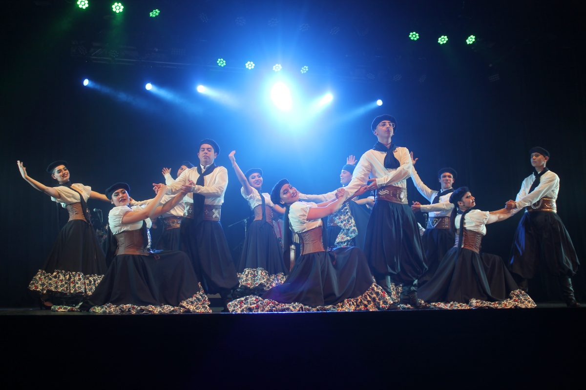 Ballet Folklórico de Puerto Montt celebra sus 12 años con gala