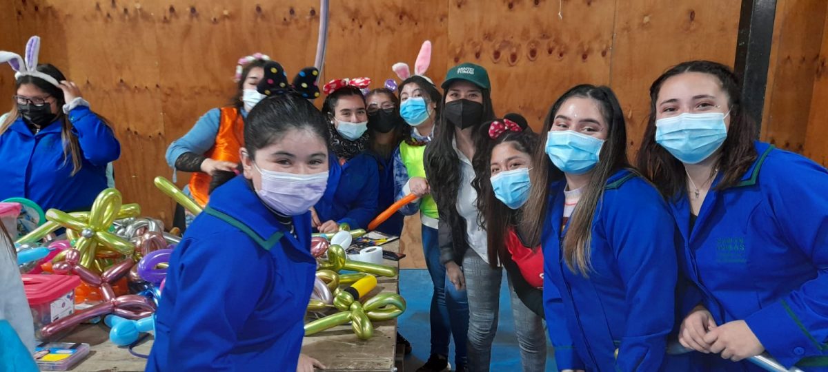 Mechoneo solidario se realiza en Universidad Santo Tomás