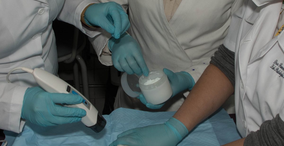 Científicas desarrollan crema de té verde que daña células cancerígenas