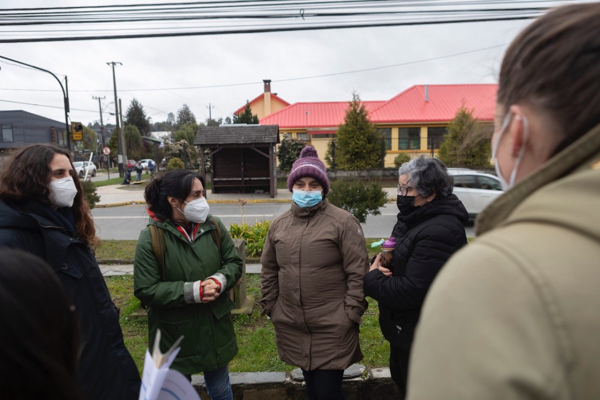 Vecinos reciben anuncios del alcalde en recorrido barrial