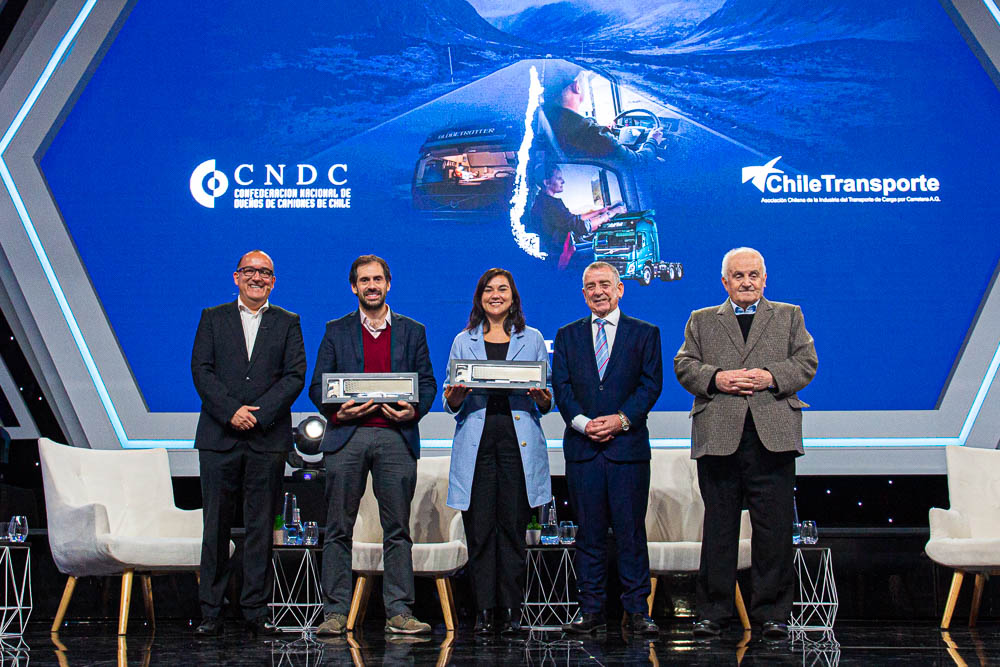 Ministro de Economía anuncia Plan de Logística Colaborativa en el día de los Camioneros