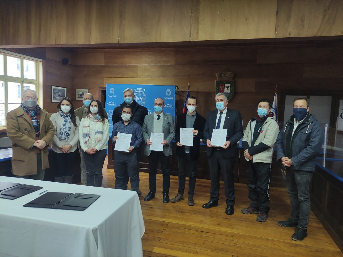 Municipalidad y Universidad Austral firman convenio para fortalecer el turismo