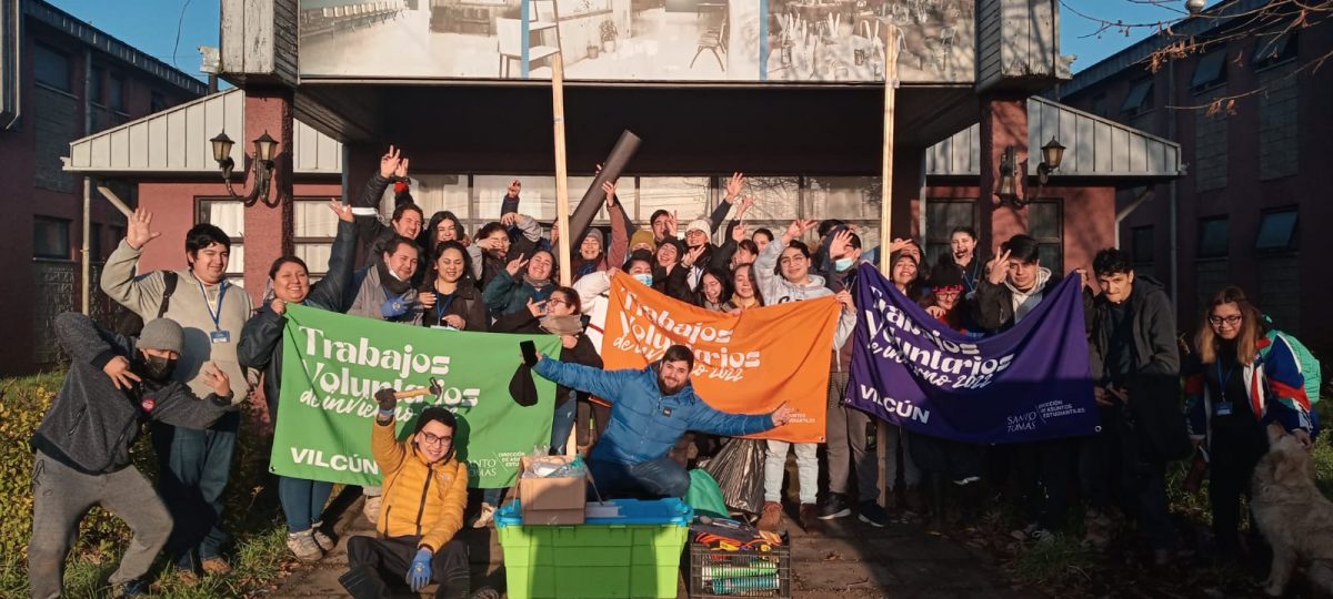 Universitarios de Puerto Montt mejoran viviendas en trabajos voluntarios de Invierno