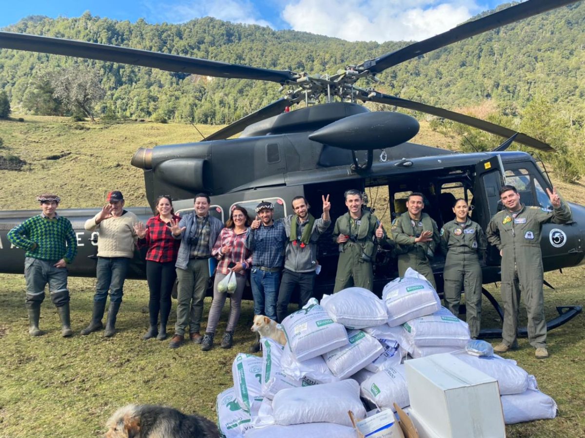 Municipalidad y Fach entregan alimentos en Valle Esperanza