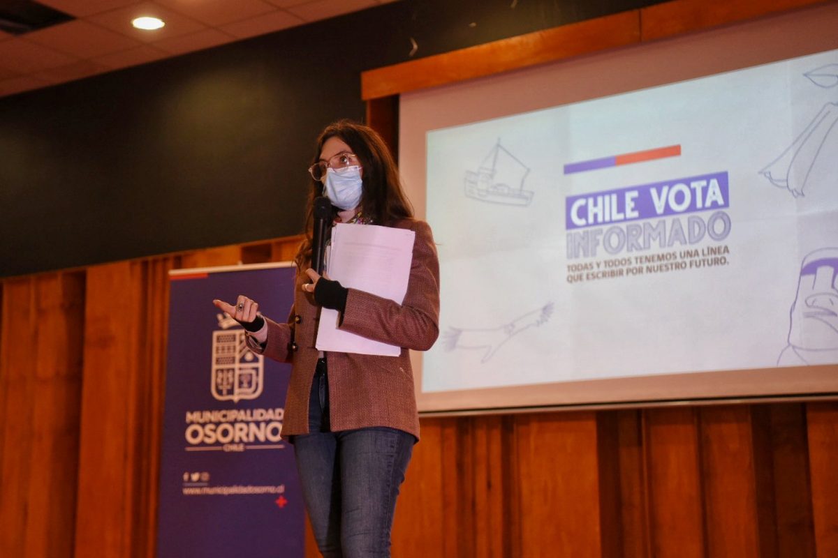 Ministra Vallejo inicia despliegue para repartir copias de propuesta de nueva Constitución
