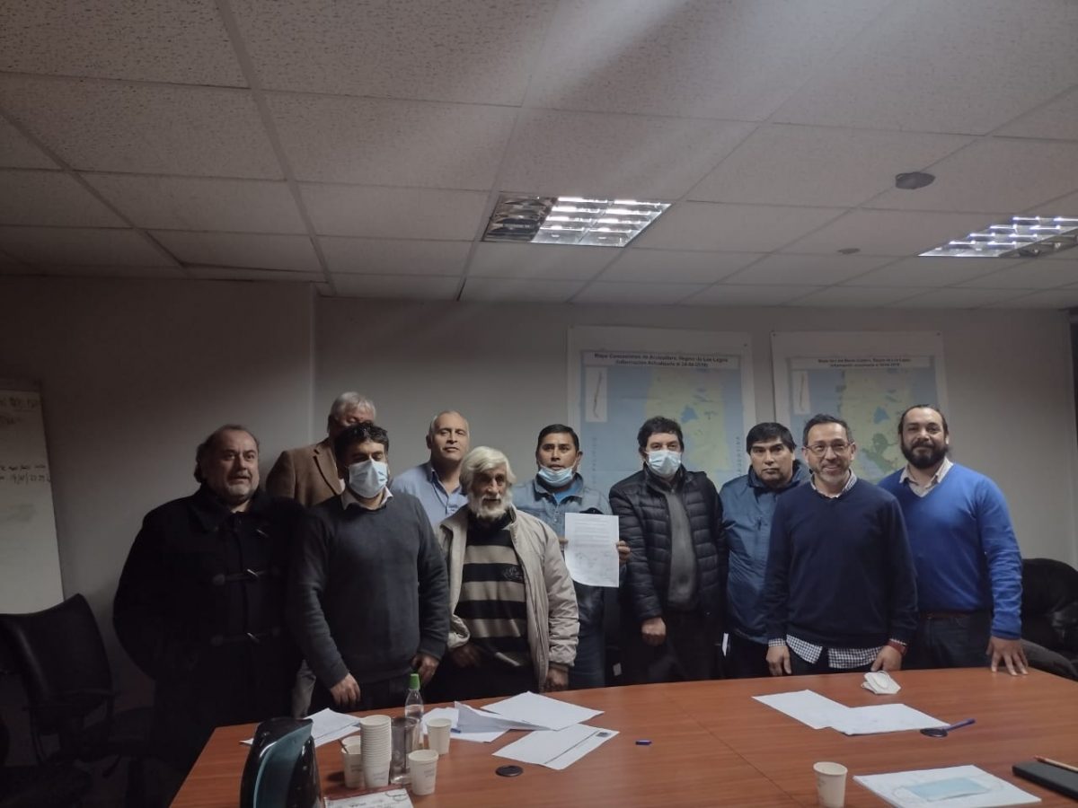 Autoridades firman acuerdo con dirigentes artesanales sector bentónico