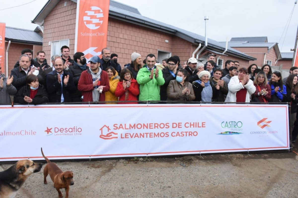 Entregan primeras viviendas para reconstrucción en Castro