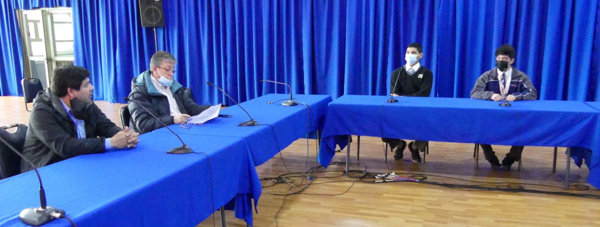 Jóvenes medallistas en halterofilia se reúnen con alcalde de Puerto Montt