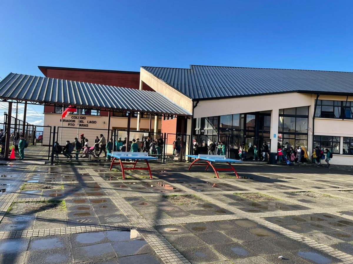 Colegio realiza feria vocacional para estudiantes