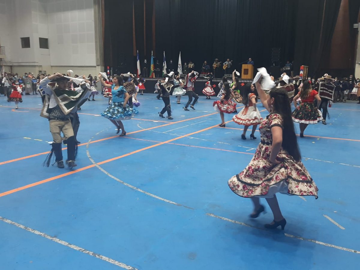 Estudiantes municipales participan de tradicional Desfile Escolar de Fiestas Patrias