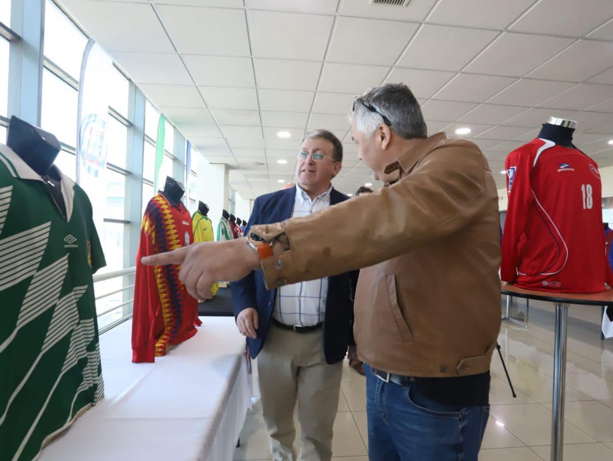 Arena Puerto Montt recibe hasta hoy el Gran Museo de la Camiseta