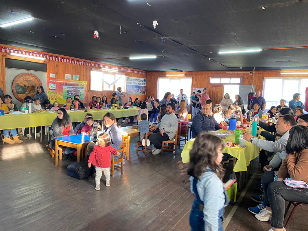 Cuatro generaciones se reunen en mateada familiar de Queilen