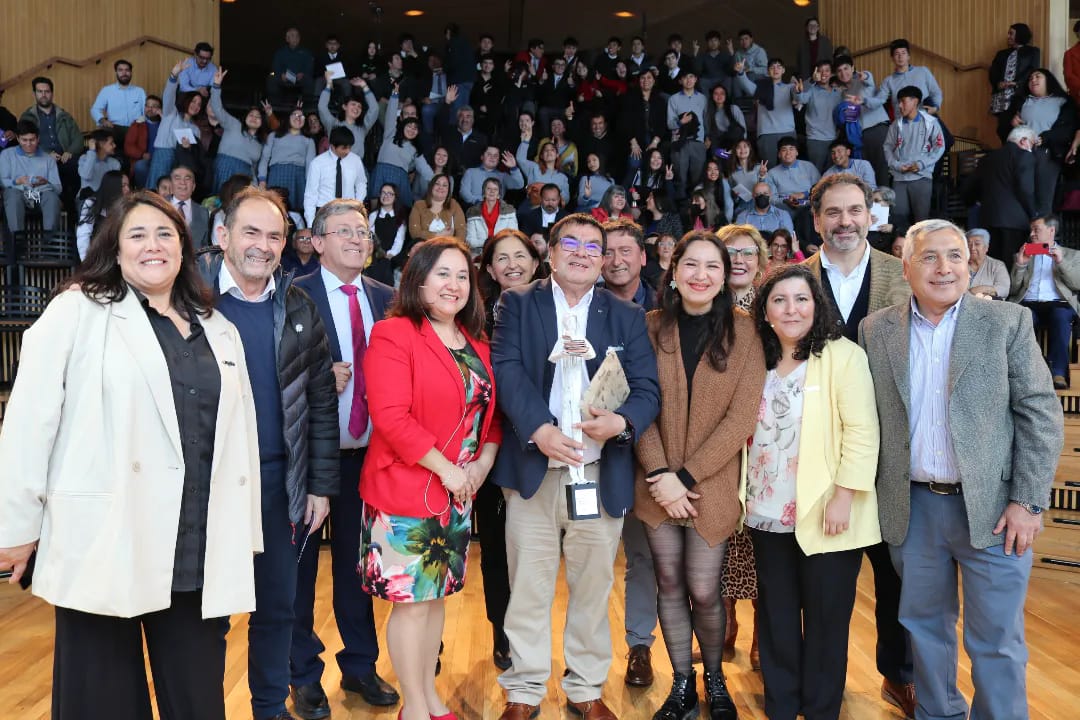 Docente de Piedra Azul es reconocido como mejor profesor técnico profesional de Chile