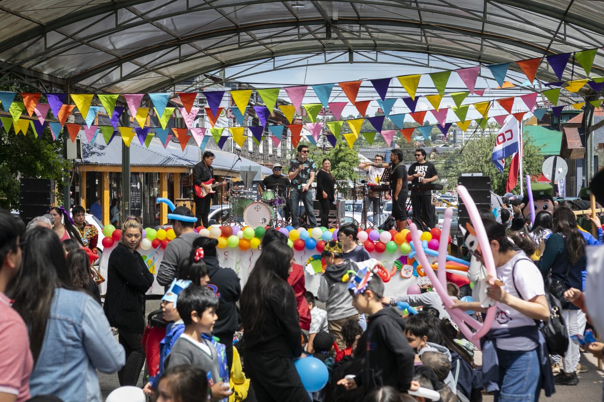 Carnaval por la infancia recorre el centro de Puerto Varas