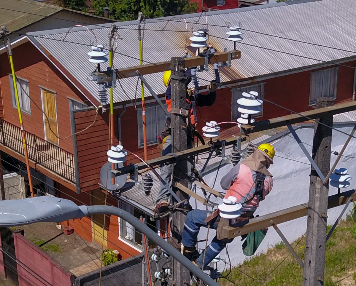 Saesa realiza obras en Calbuco y Puerto Montt