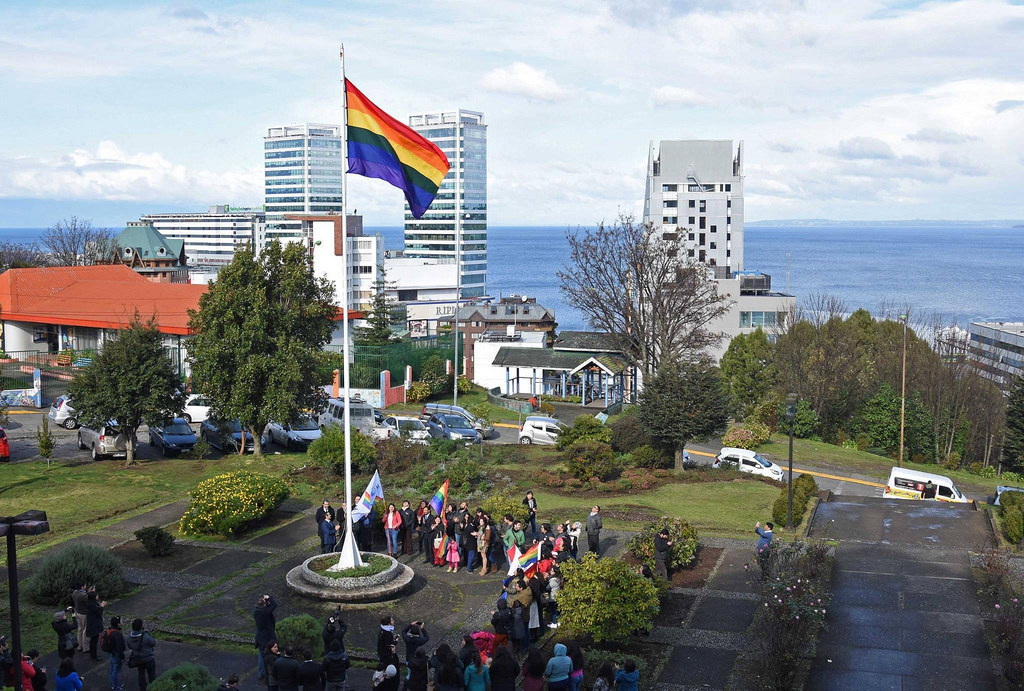 Bajan casos de homofobia en Los Lagos pero son más violentos